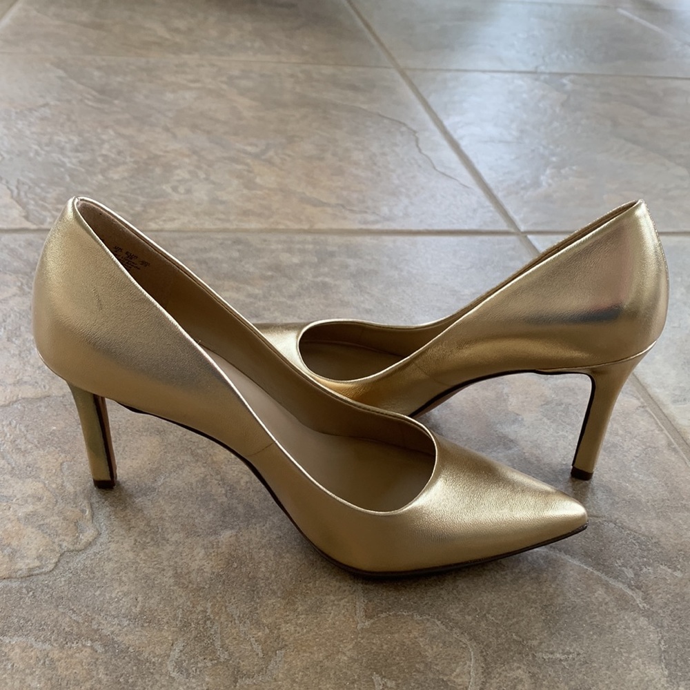 Gold, Naturalizer Pumps size 6.